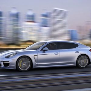 Preview wallpaper porsche, panamera, side view, movement, silver