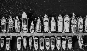 Preview wallpaper port, boats, bw