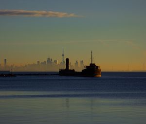 Preview wallpaper port credit, sea, buildings, city, canada, sunrise