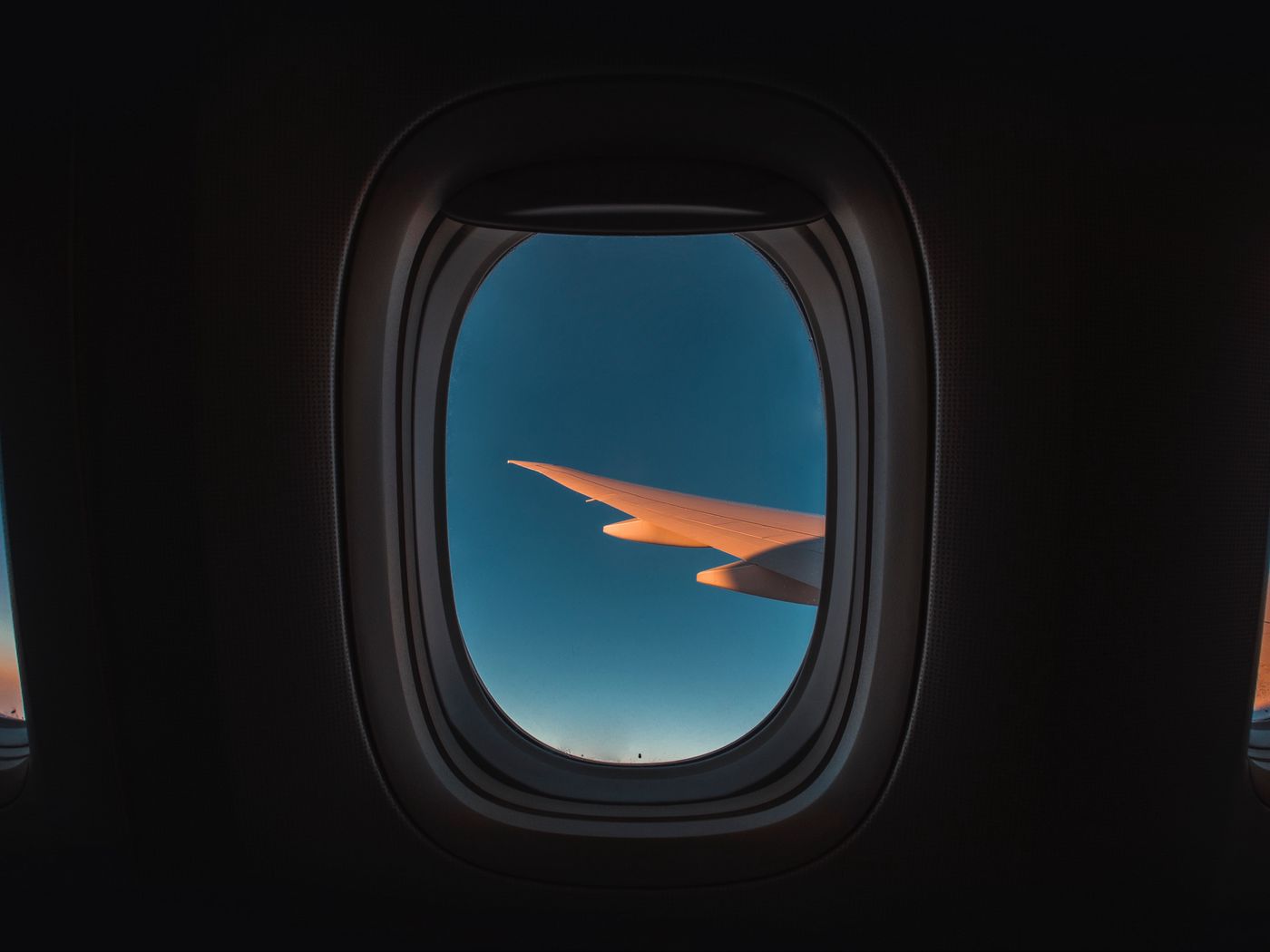 Download wallpaper 1400x1050 porthole, window, plane, wing, sky, flight ...