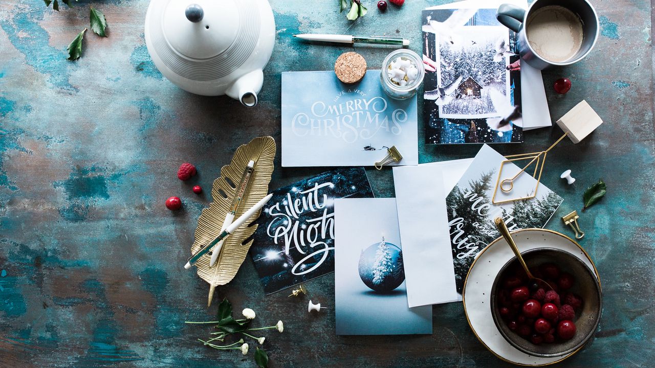 Wallpaper postcards, christmas, berries, tea party