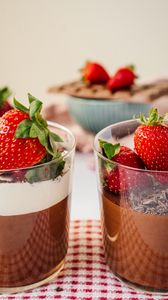 Preview wallpaper pudding, strawberry, berries, chocolate, dessert