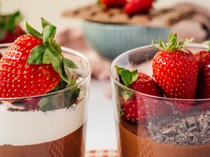 Preview wallpaper pudding, strawberry, berries, chocolate, dessert