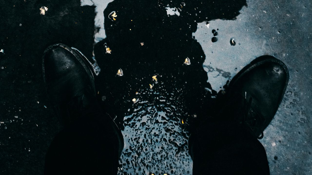 Wallpaper puddle, feet, reflection, asphalt, wet