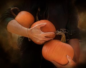 Preview wallpaper pumpkin, hands, orange, autumn