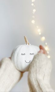 Preview wallpaper pumpkin, smiley, white, hands, garland