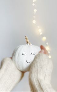 Preview wallpaper pumpkin, smiley, white, hands, garland