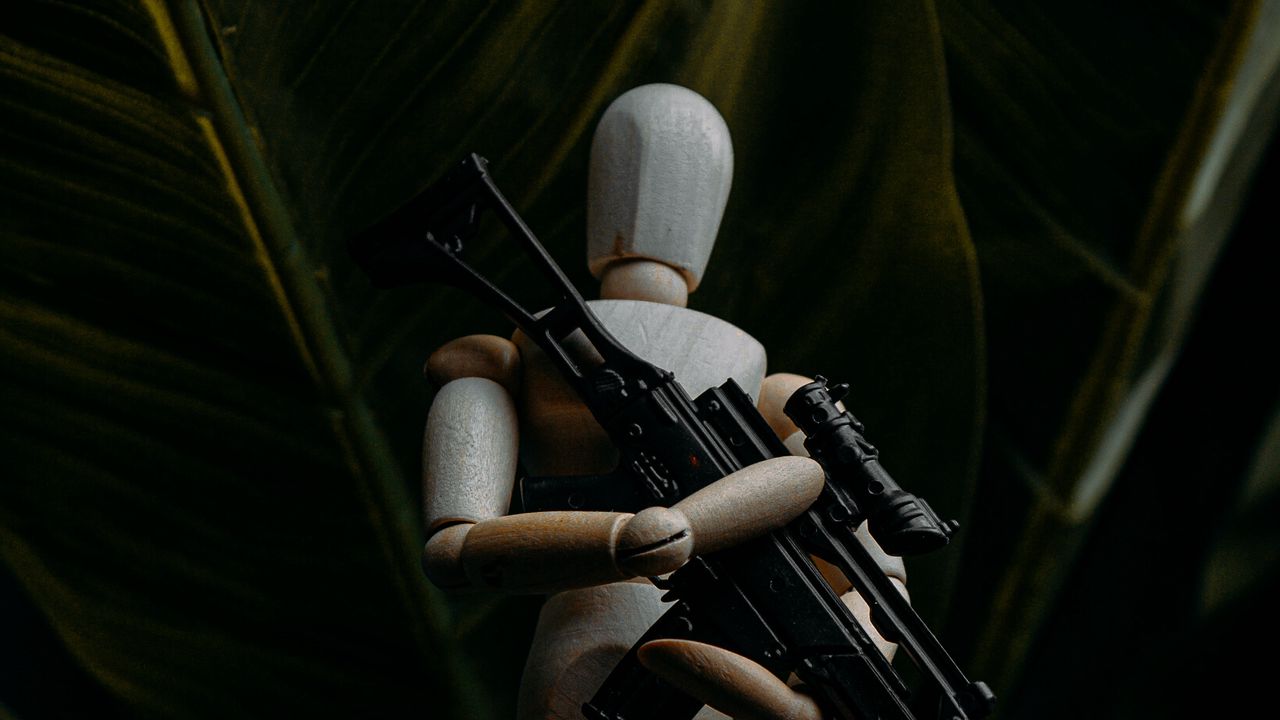 Wallpaper puppet, figurine, machine gun, weapon