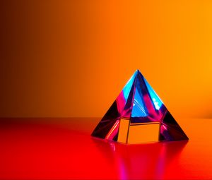 Preview wallpaper pyramid, crystal, reflection, glass