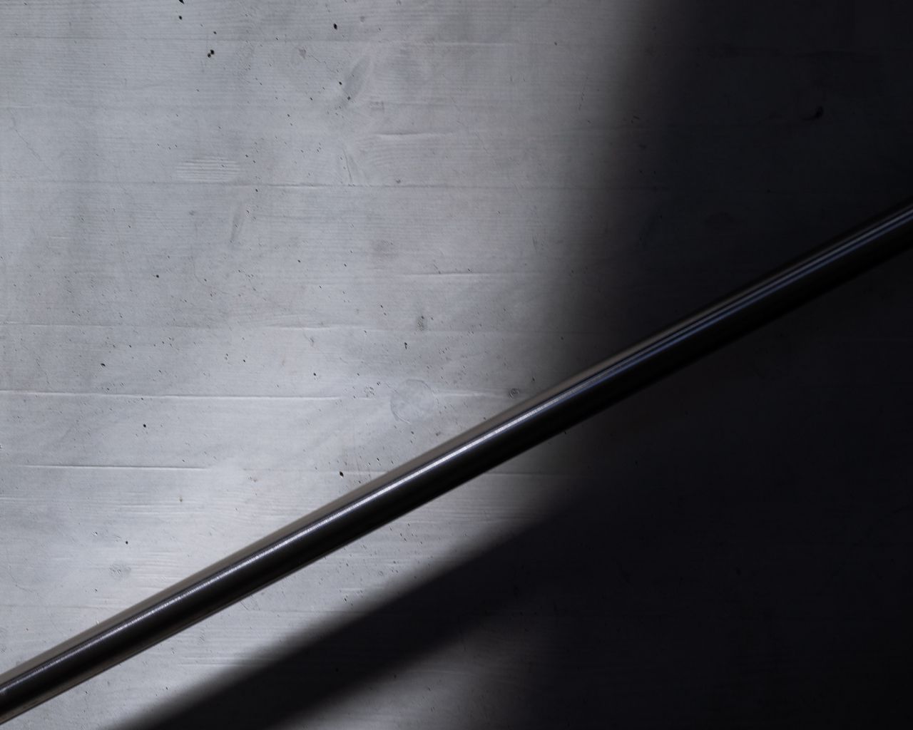 1280x1024 Wallpaper railings, wall, bw, texture