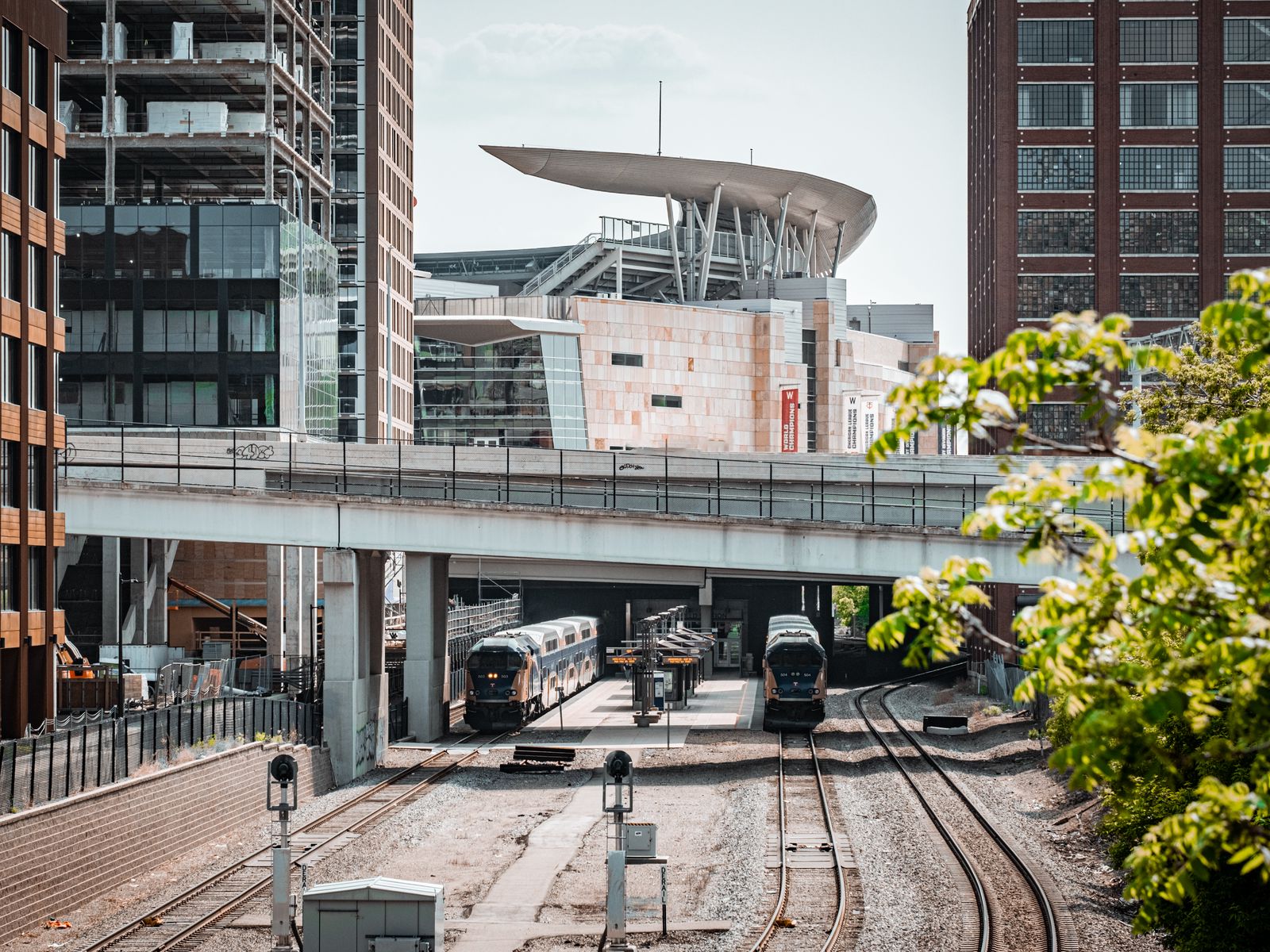 Download wallpaper 1600x1200 railroad, trains, bridge, buildings