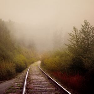 Preview wallpaper railway, fog, turn, trees