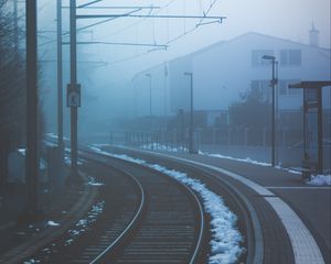 Preview wallpaper railway, fog, turn, station