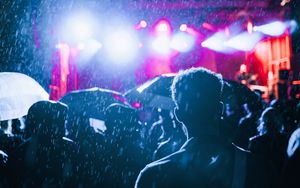 Preview wallpaper rain, crowd, silhouettes, people