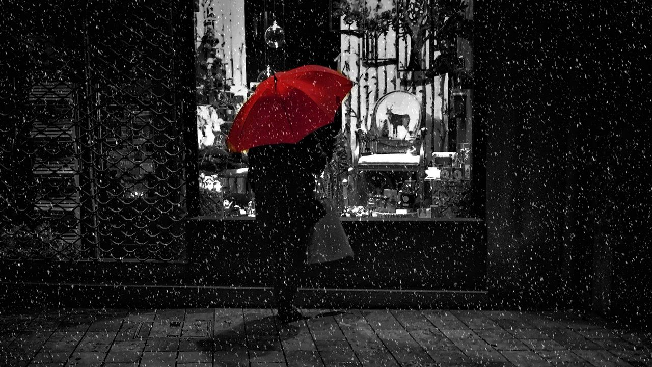 Wallpaper rain, umbrella, bw, man, showcase, loneliness, night, walk