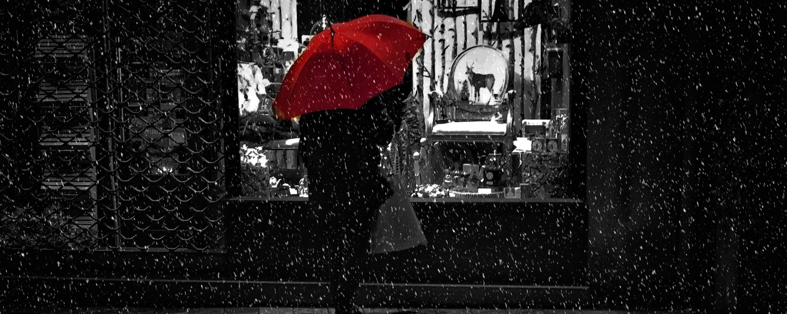 2560x1024 Wallpaper rain, umbrella, bw, man, showcase, loneliness, night, walk