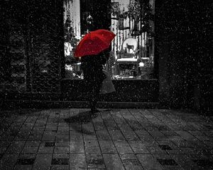 Preview wallpaper rain, umbrella, bw, man, showcase, loneliness, night, walk