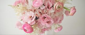Preview wallpaper ranunkulyus, flowers, bouquet, bride, tenderness