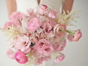 Preview wallpaper ranunkulyus, flowers, bouquet, bride, tenderness