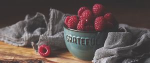 Preview wallpaper raspberries, berries, bowl, ripe