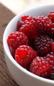 Preview wallpaper raspberries, berries, bowl, ripe, fresh