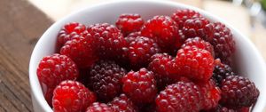 Preview wallpaper raspberries, berries, bowl, ripe, fresh