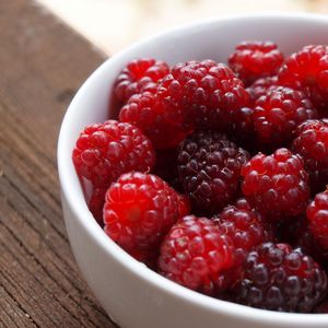 Preview wallpaper raspberries, berries, bowl, ripe, fresh