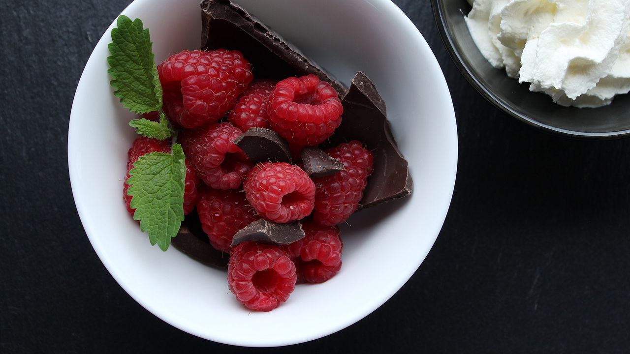 Wallpaper raspberries, berries, chocolate, mint, dessert