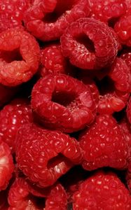 Preview wallpaper raspberries, berries, fresh, ripe, red
