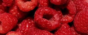 Preview wallpaper raspberries, berries, fresh, ripe, red