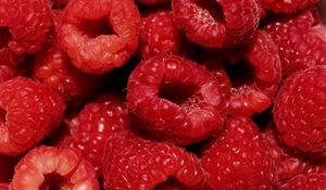 Preview wallpaper raspberries, berries, fresh, ripe, red