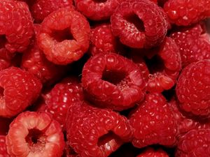 Preview wallpaper raspberries, berries, fresh, ripe, red