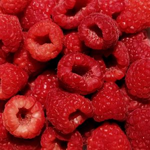 Preview wallpaper raspberries, berries, fresh, ripe, red