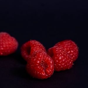 Preview wallpaper raspberries, berries, fresh, macro