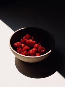 Preview wallpaper raspberries, berries, fresh, bowl, shadow