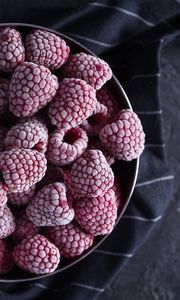 Preview wallpaper raspberries, berries, frozen