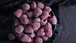 Preview wallpaper raspberries, berries, frozen