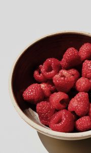 Preview wallpaper raspberries, berries, fruit, fresh, bowl