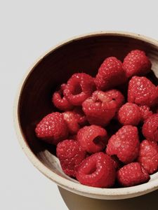 Preview wallpaper raspberries, berries, fruit, fresh, bowl