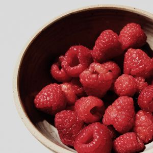 Preview wallpaper raspberries, berries, fruit, fresh, bowl