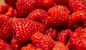 Preview wallpaper raspberries, berries, fruits, macro