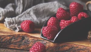 Preview wallpaper raspberries, berries, fruits, wood, table