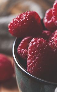 Preview wallpaper raspberries, berries, macro, ripe