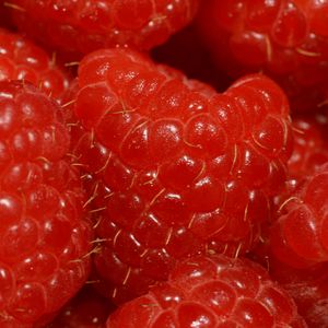 Preview wallpaper raspberries, berries, macro, red, ripe