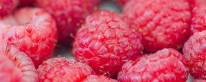 Preview wallpaper raspberries, berries, red, ripe, macro