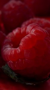 Preview wallpaper raspberries, berries, ripe, fresh, red, macro