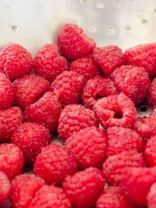 Preview wallpaper raspberries, berries, ripe, macro