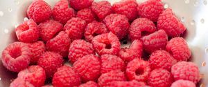 Preview wallpaper raspberries, berries, ripe, macro