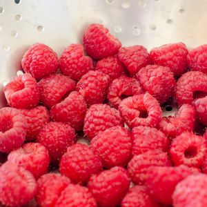 Preview wallpaper raspberries, berries, ripe, macro