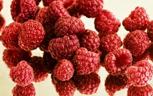 Preview wallpaper raspberries, berries, ripe, juicy, bright